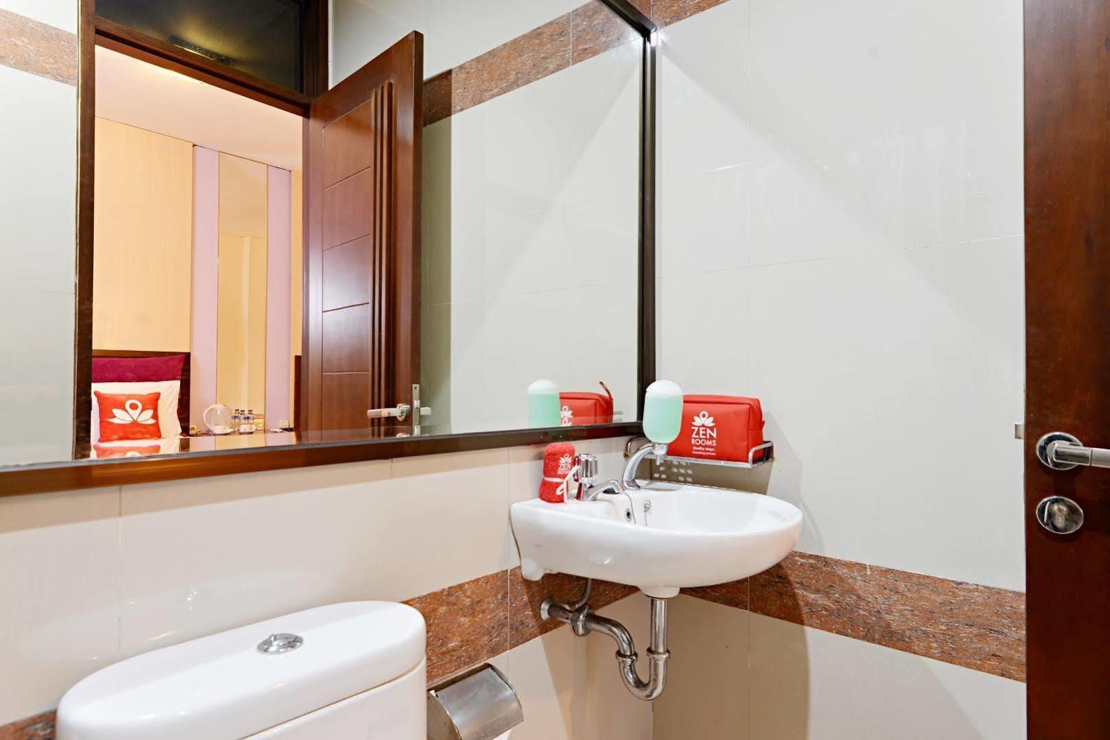 Zen Rooms Riau Natuna Bandung Ngoại thất bức ảnh